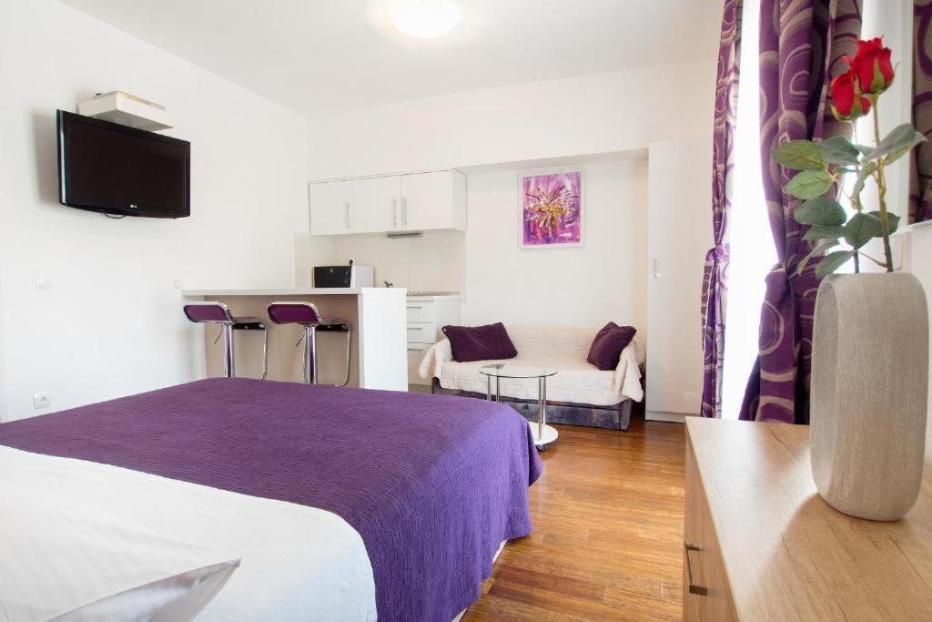 Bed & Breakfast Pino Podstrana Bagian luar foto