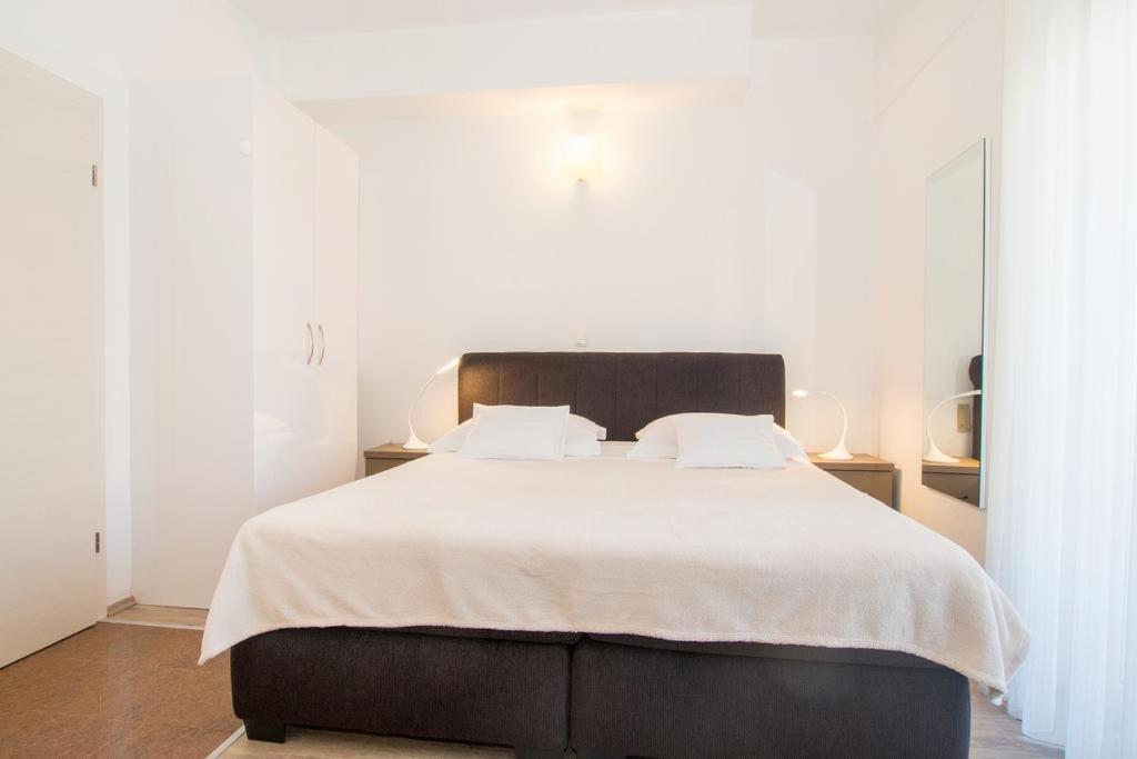 Bed & Breakfast Pino Podstrana Bagian luar foto