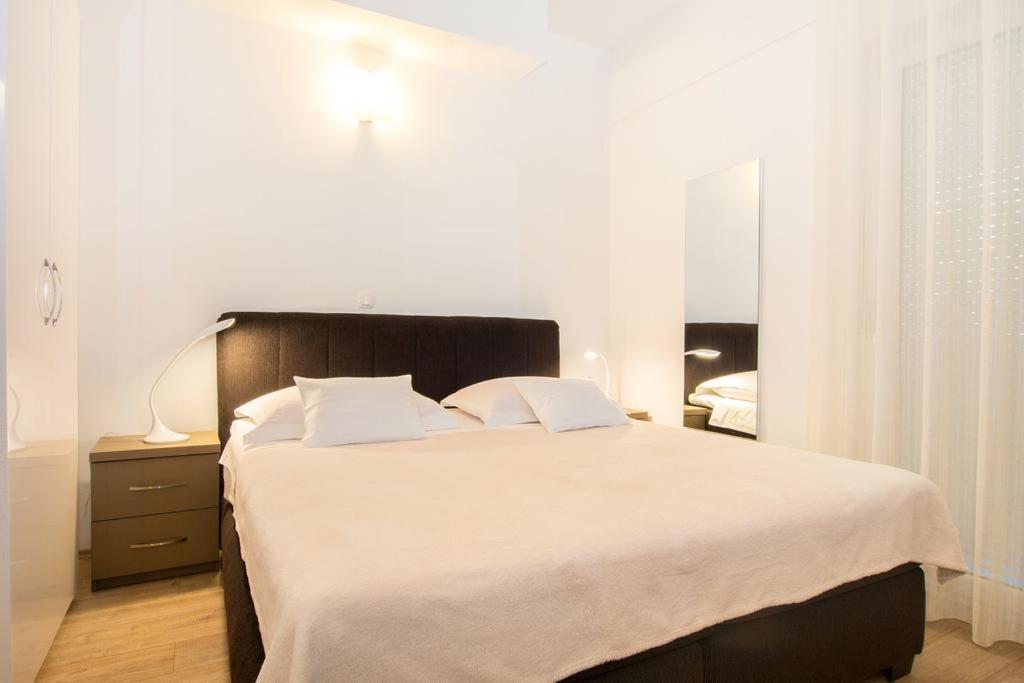 Bed & Breakfast Pino Podstrana Bagian luar foto