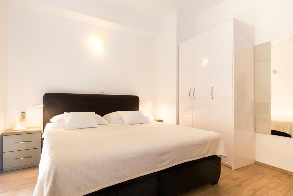 Bed & Breakfast Pino Podstrana Bagian luar foto