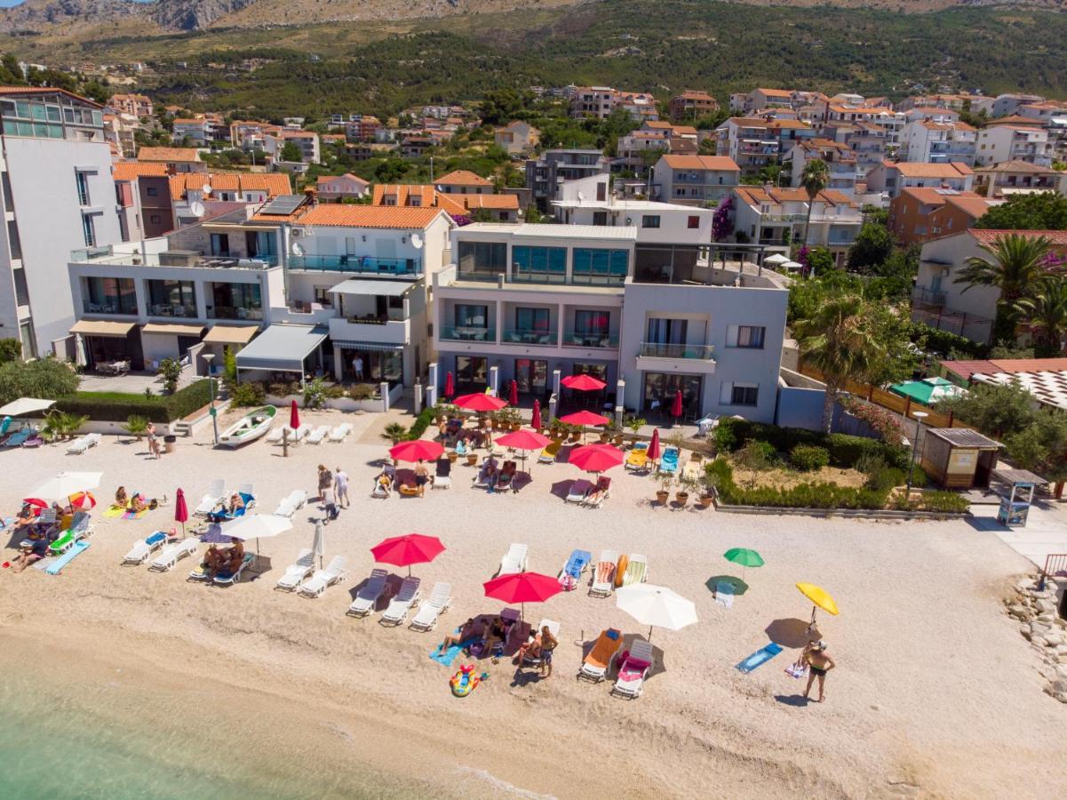 Bed & Breakfast Pino Podstrana Bagian luar foto