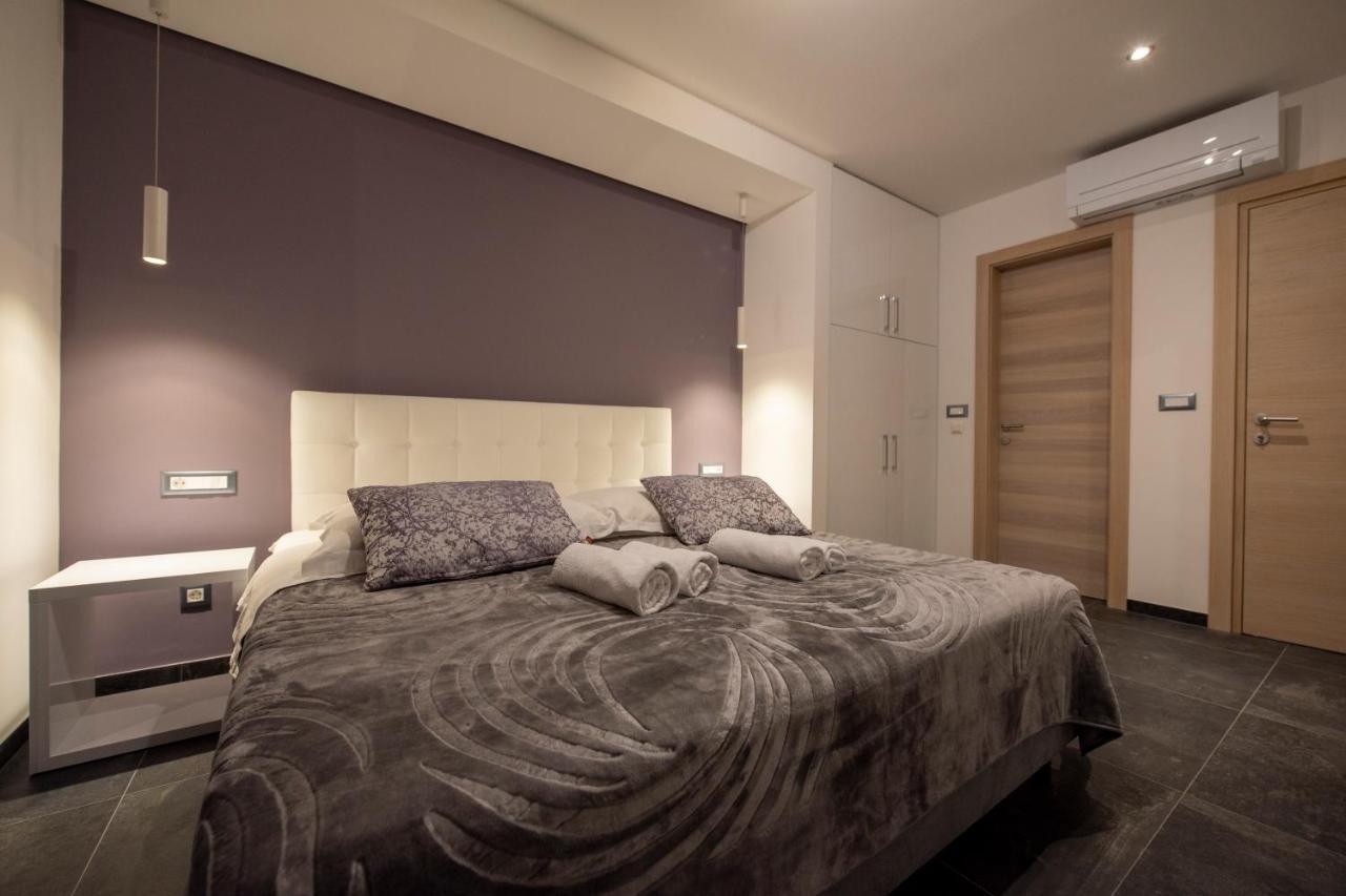 Bed & Breakfast Pino Podstrana Bagian luar foto