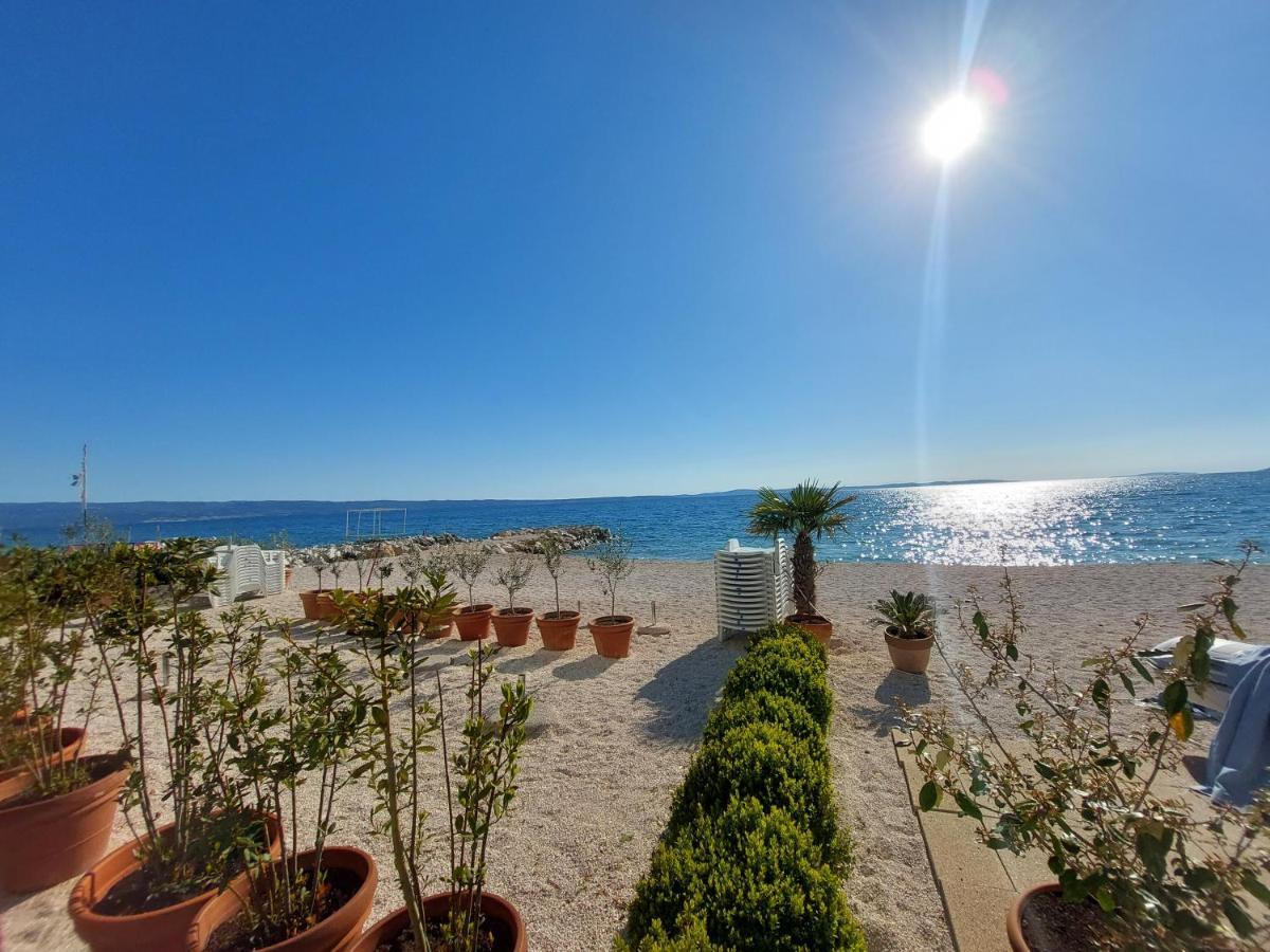 Bed & Breakfast Pino Podstrana Bagian luar foto