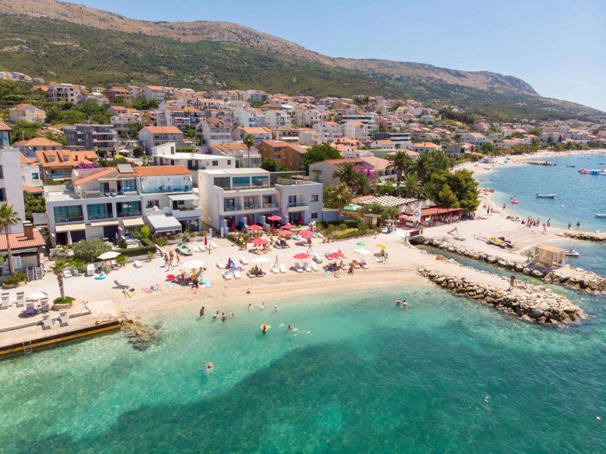 Bed & Breakfast Pino Podstrana Bagian luar foto