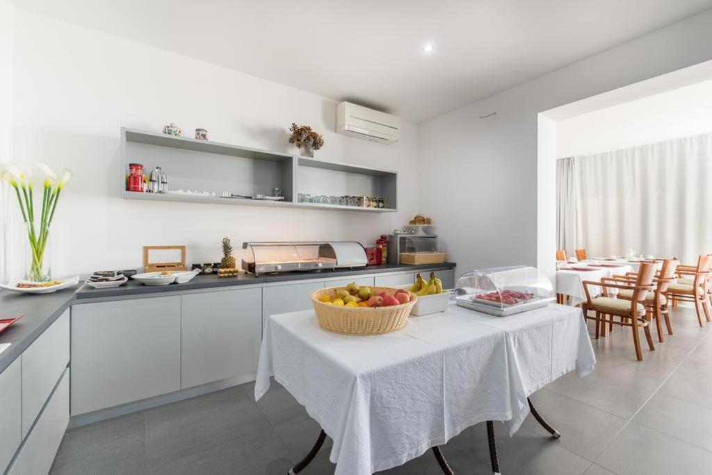 Bed & Breakfast Pino Podstrana Bagian luar foto