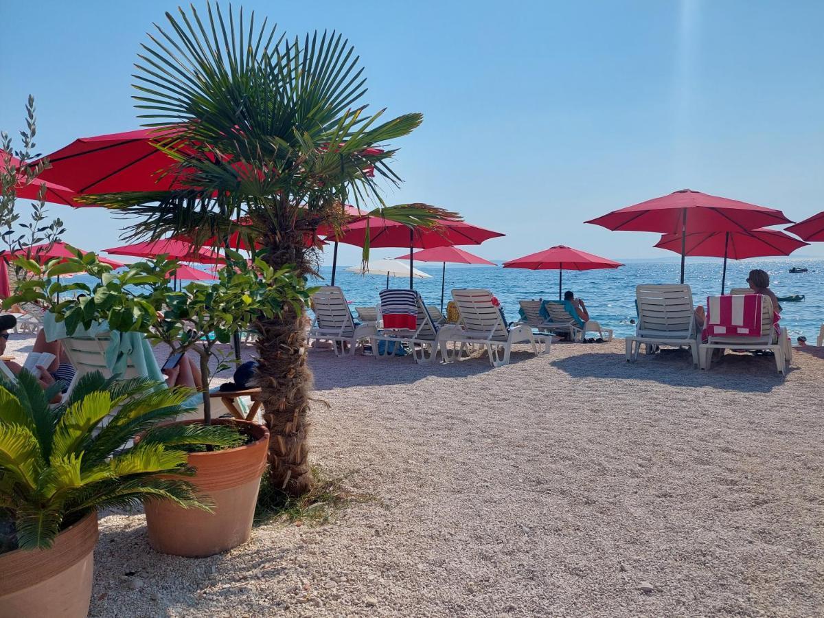 Bed & Breakfast Pino Podstrana Bagian luar foto